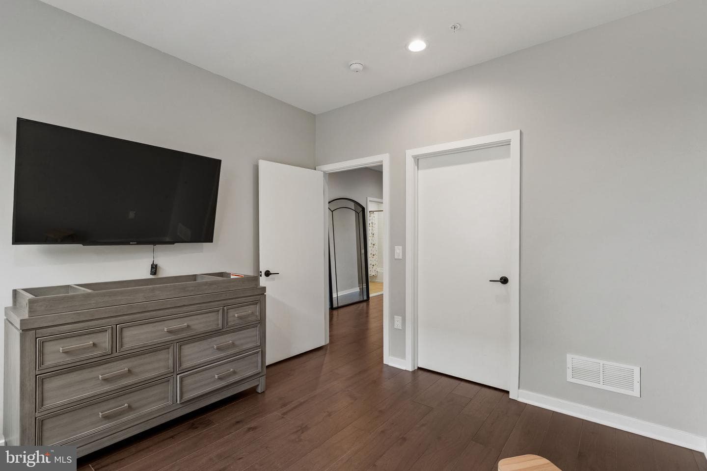 3200 Parkview Walk photo 20