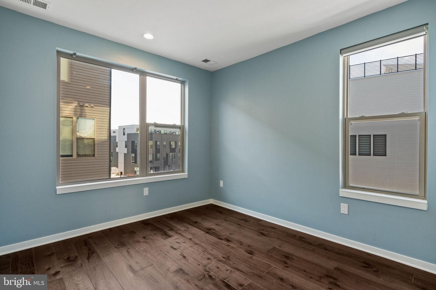 3200 Parkview Walk photo 25