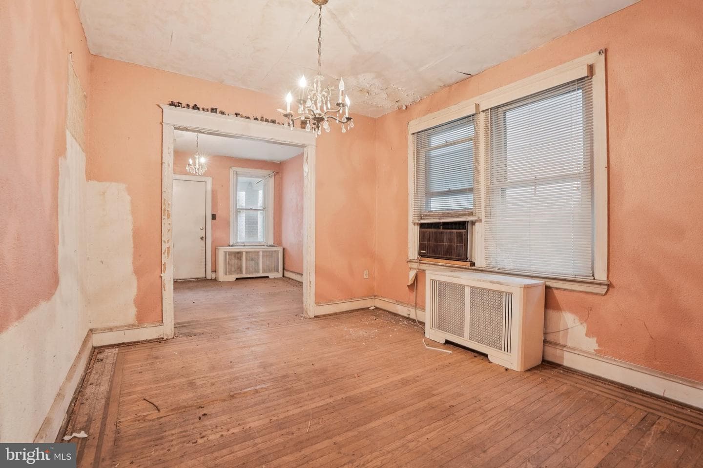 5322 James Street photo 11