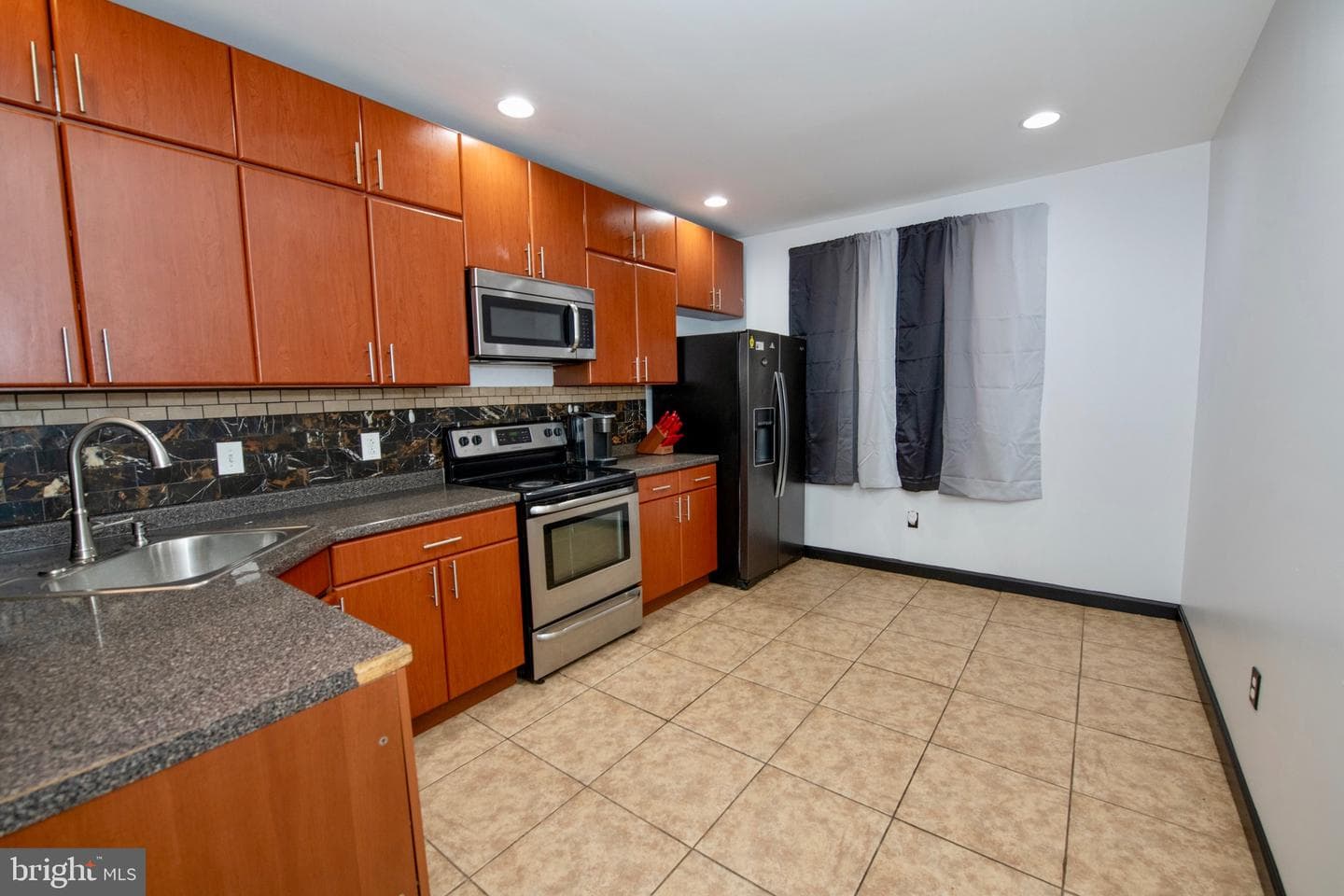 4930 Pulaski Avenue photo 6