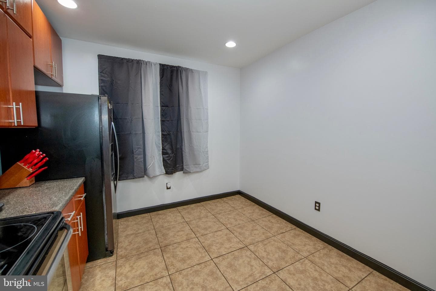 4930 Pulaski Avenue photo 9