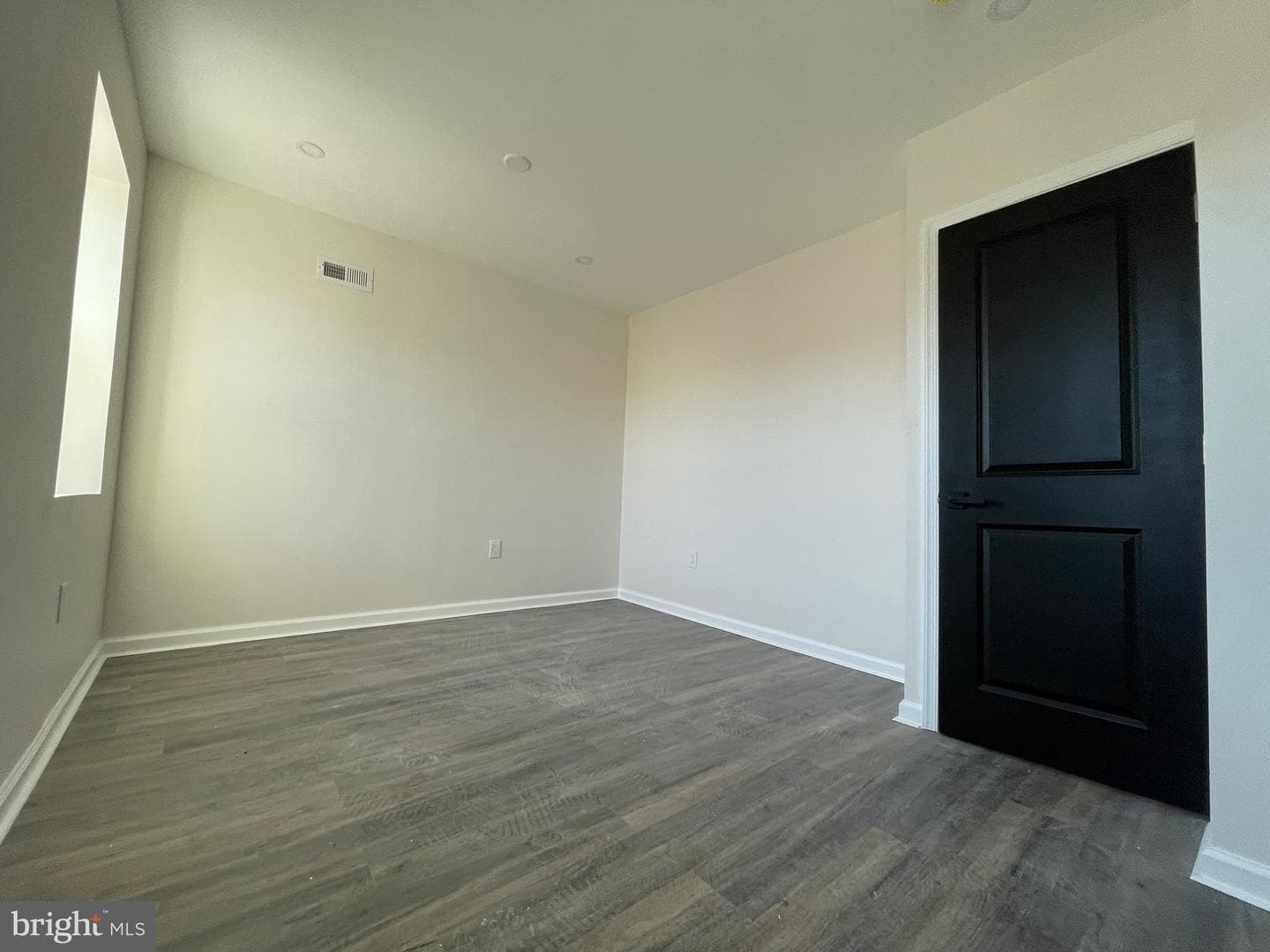 2704 S Marshall Street photo 11