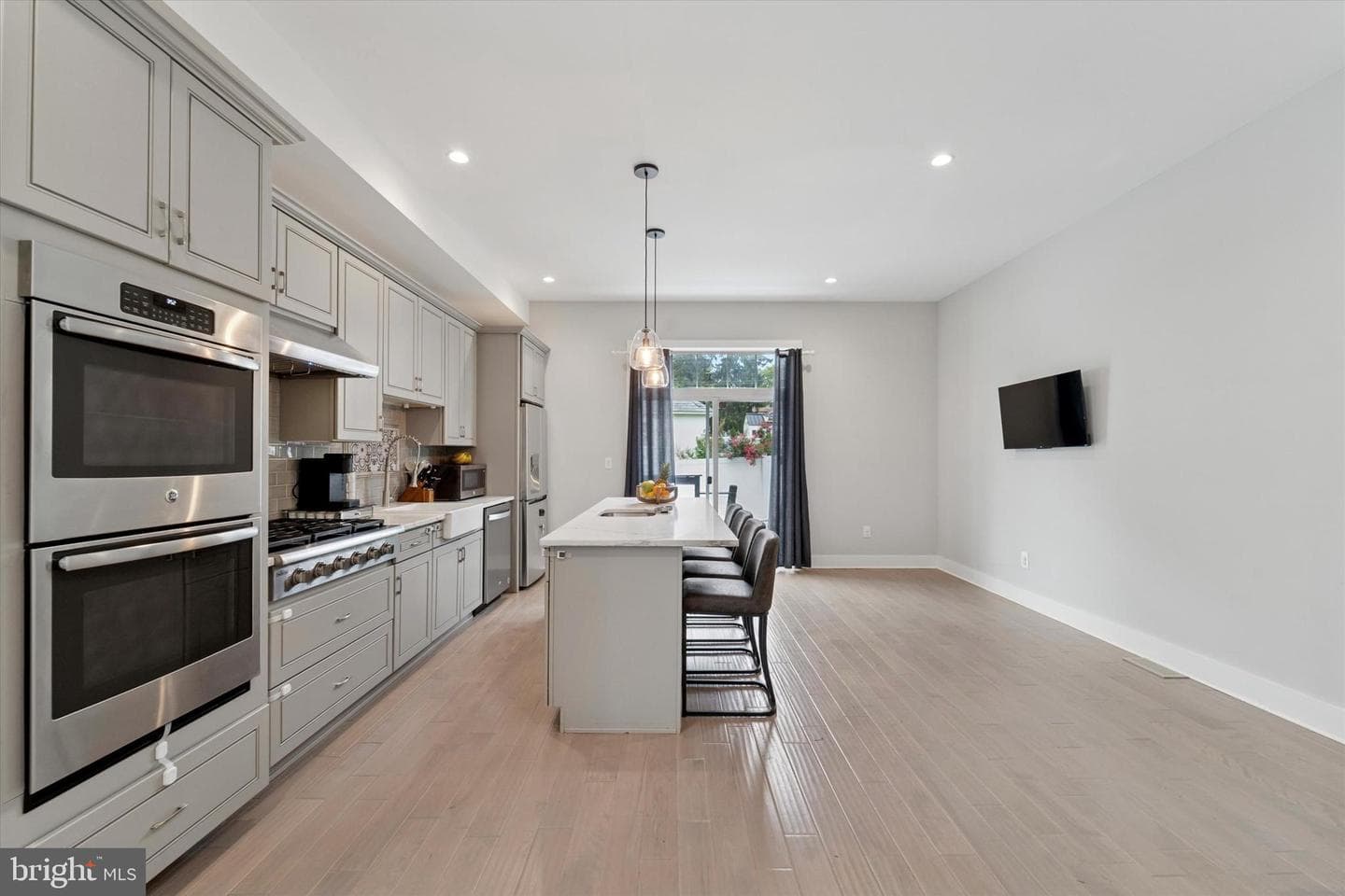 488 Evergreen Avenue photo 13