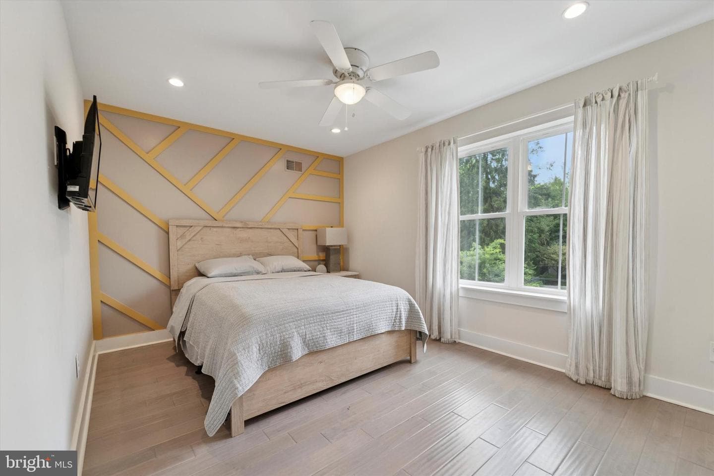 488 Evergreen Avenue photo 19
