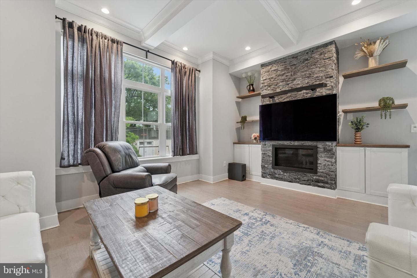 488 Evergreen Avenue photo 4
