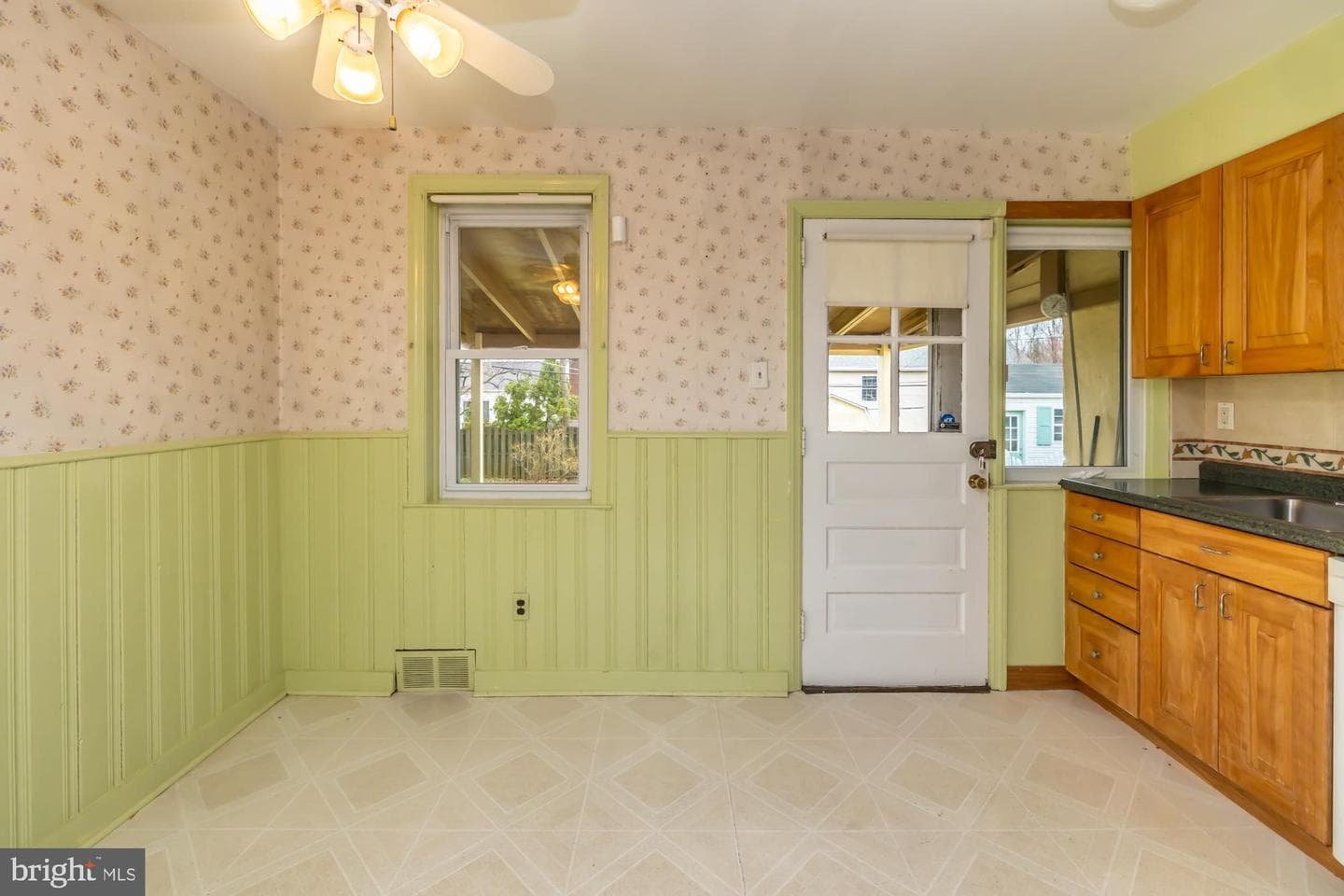 836 Clyde Lane photo 10