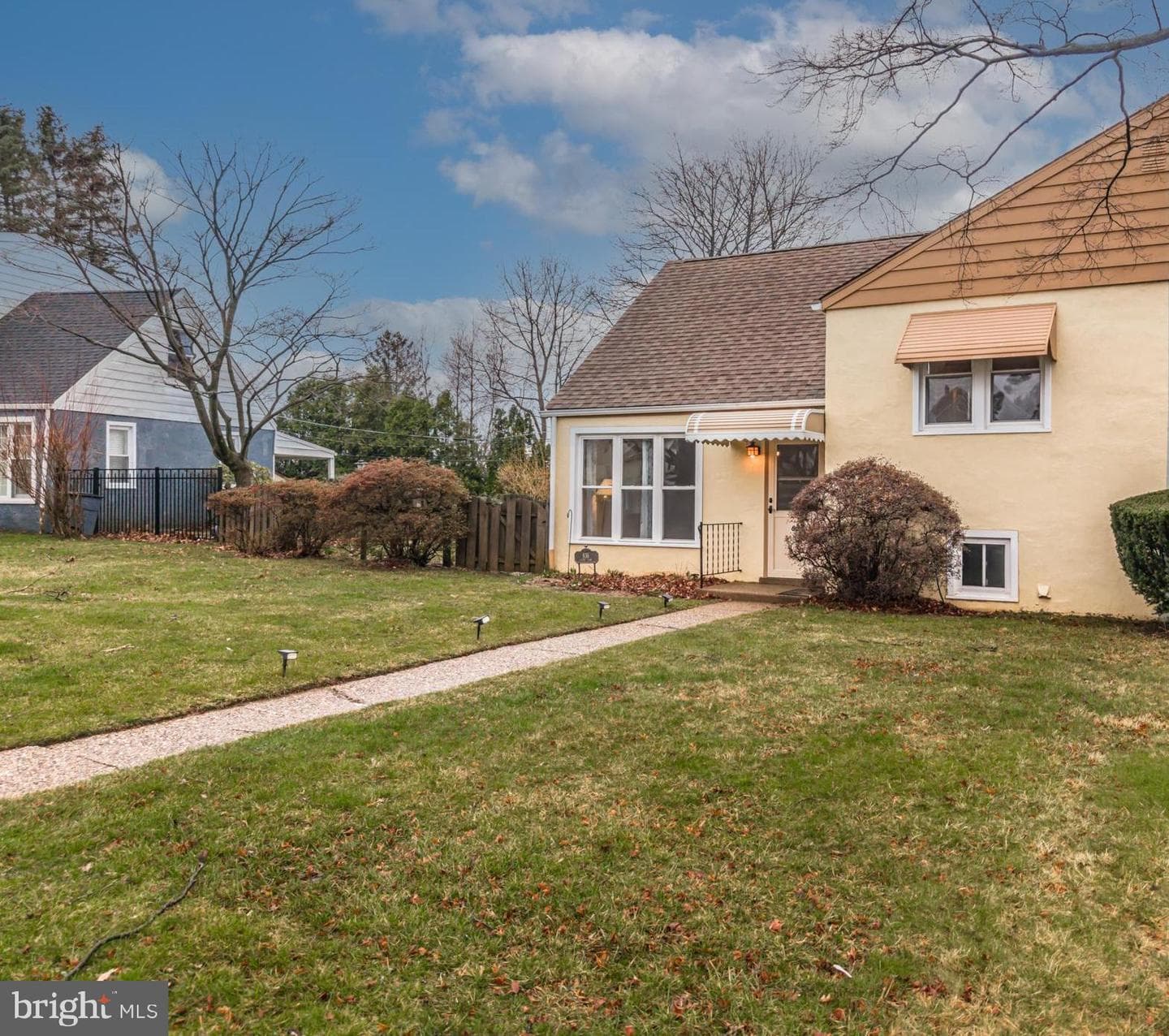836 Clyde Lane photo 2