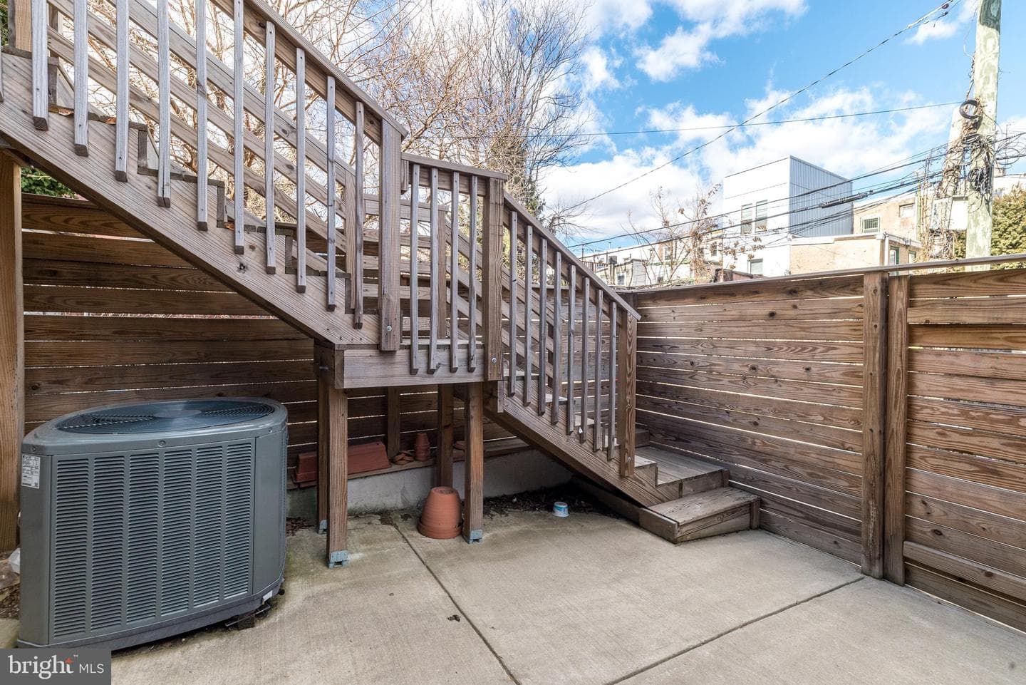 1817 Ingersoll Street photo 40
