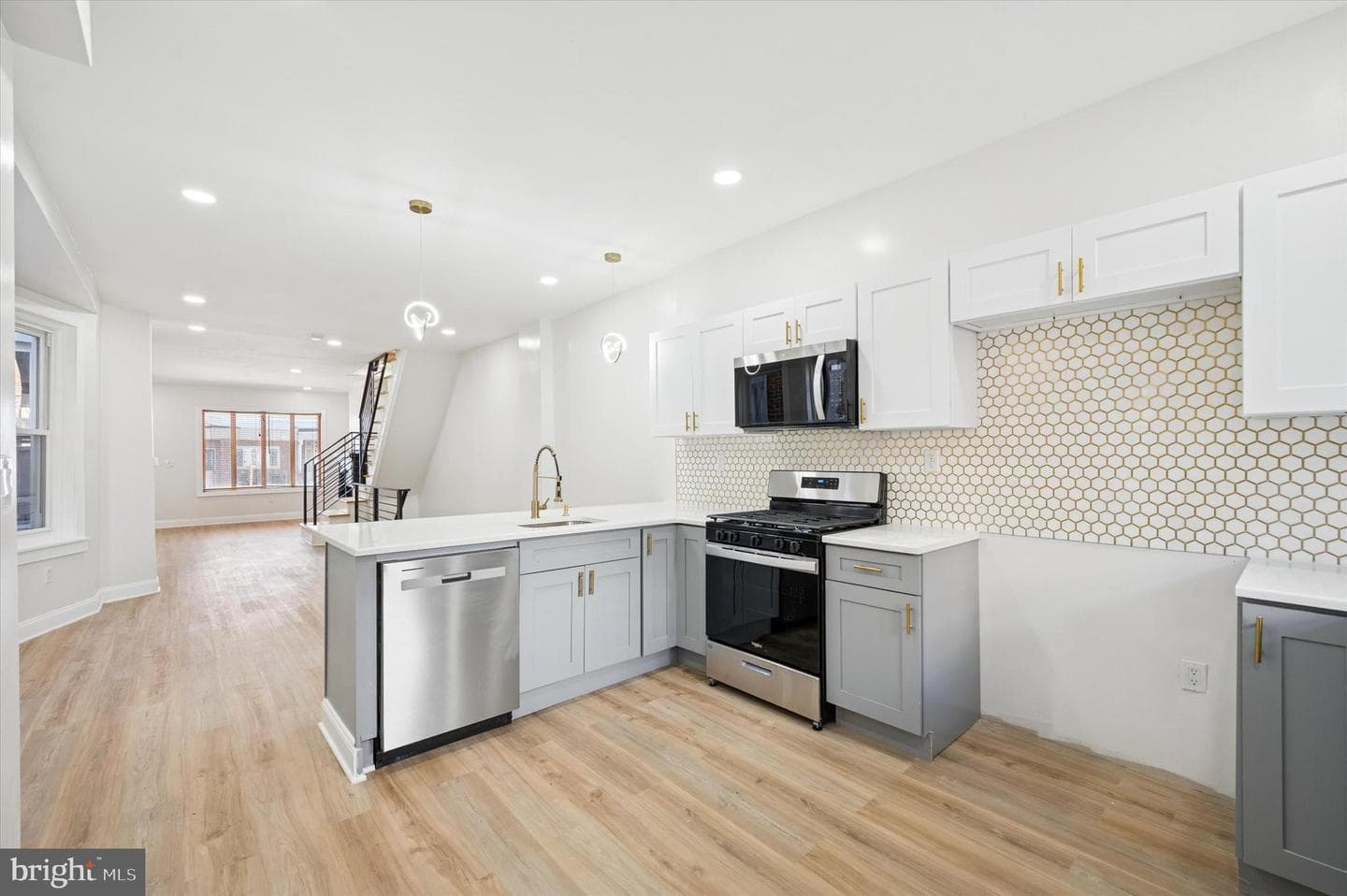 5831 Washington Avenue photo 8