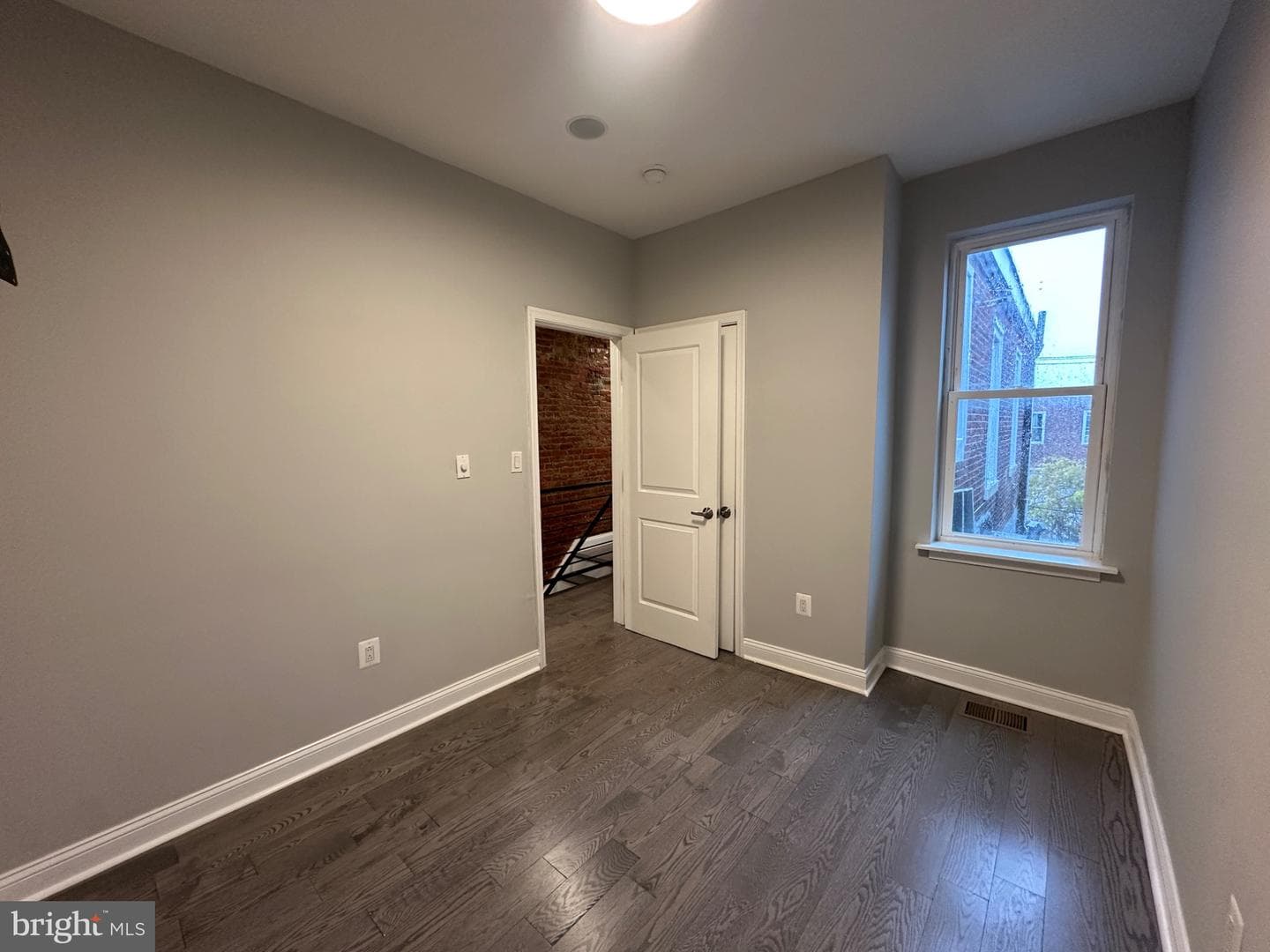 5031 Ludlow Street photo 22