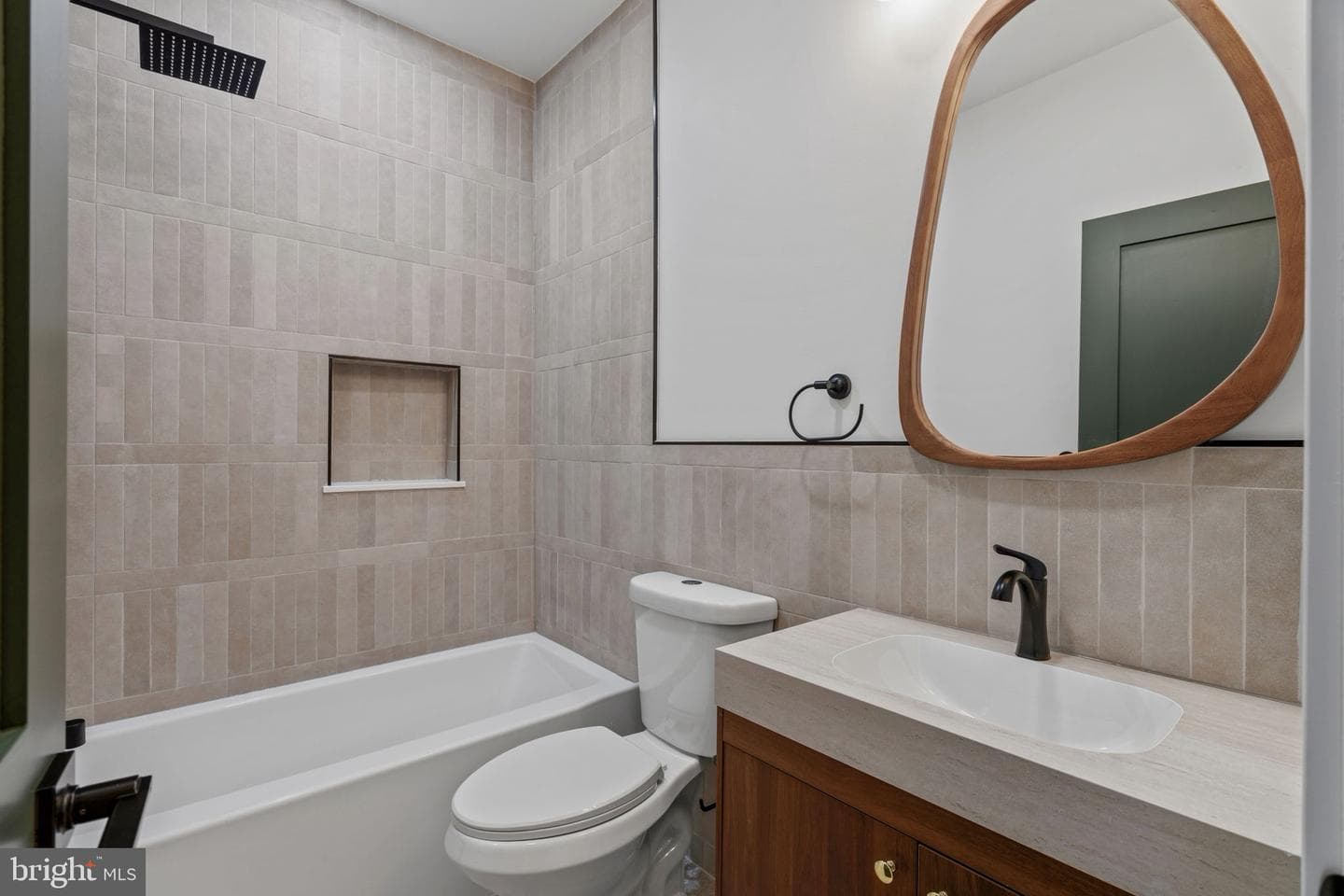 2942 Cecil B Moore Avenue photo 31