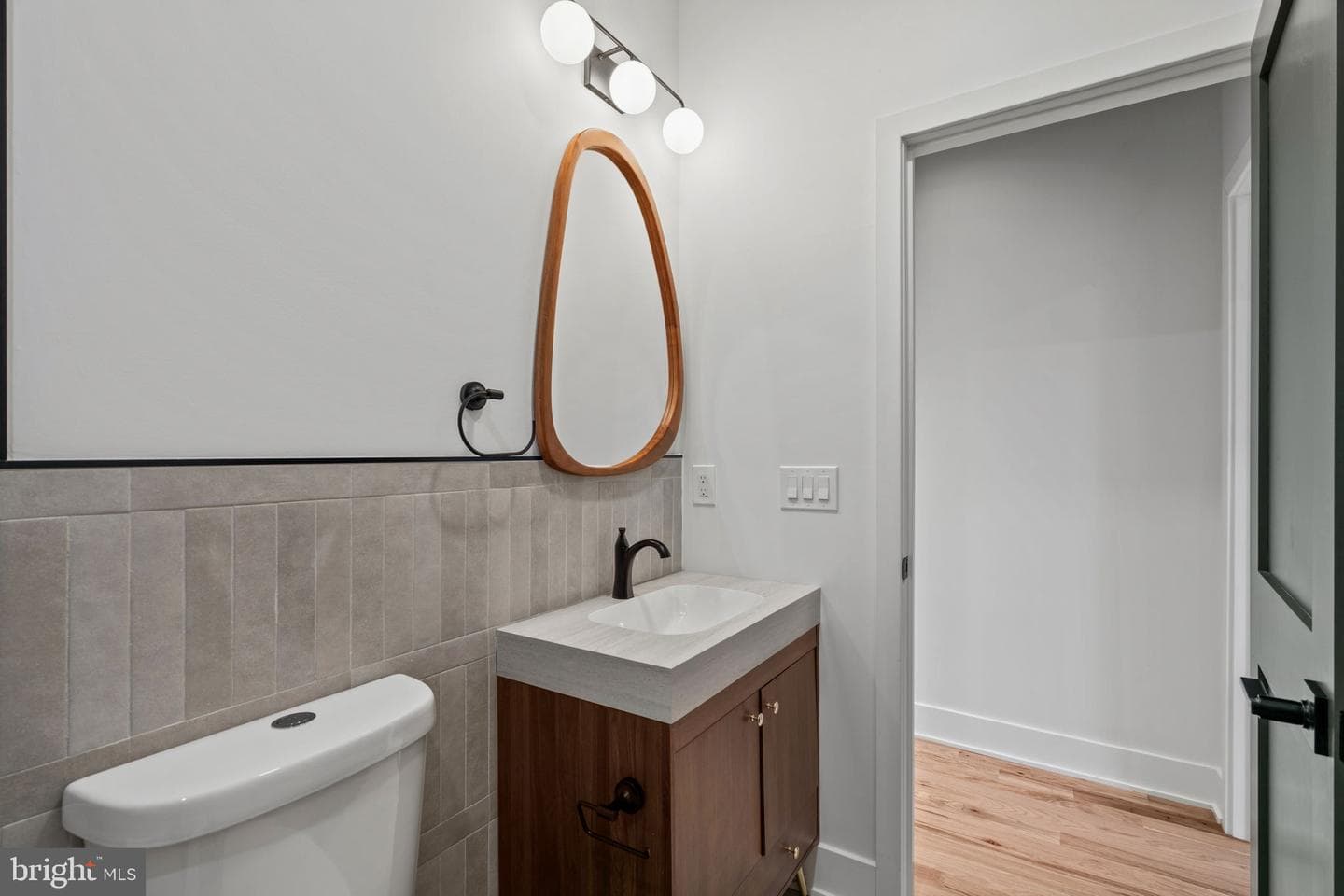 2942 Cecil B Moore Avenue photo 32