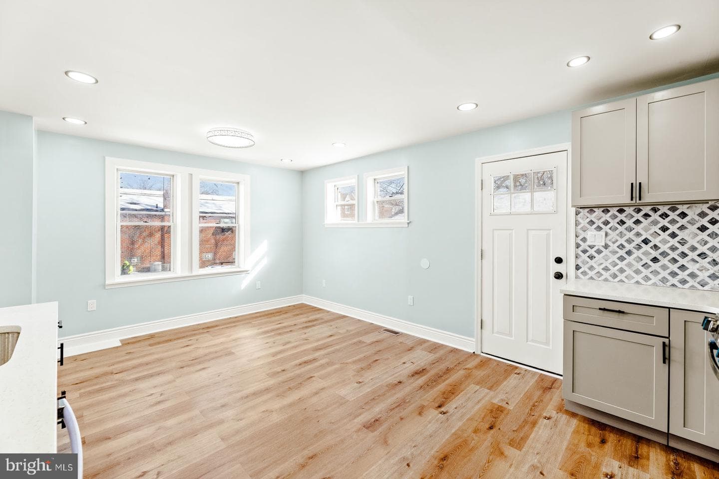 6059 Lawndale Avenue photo 14