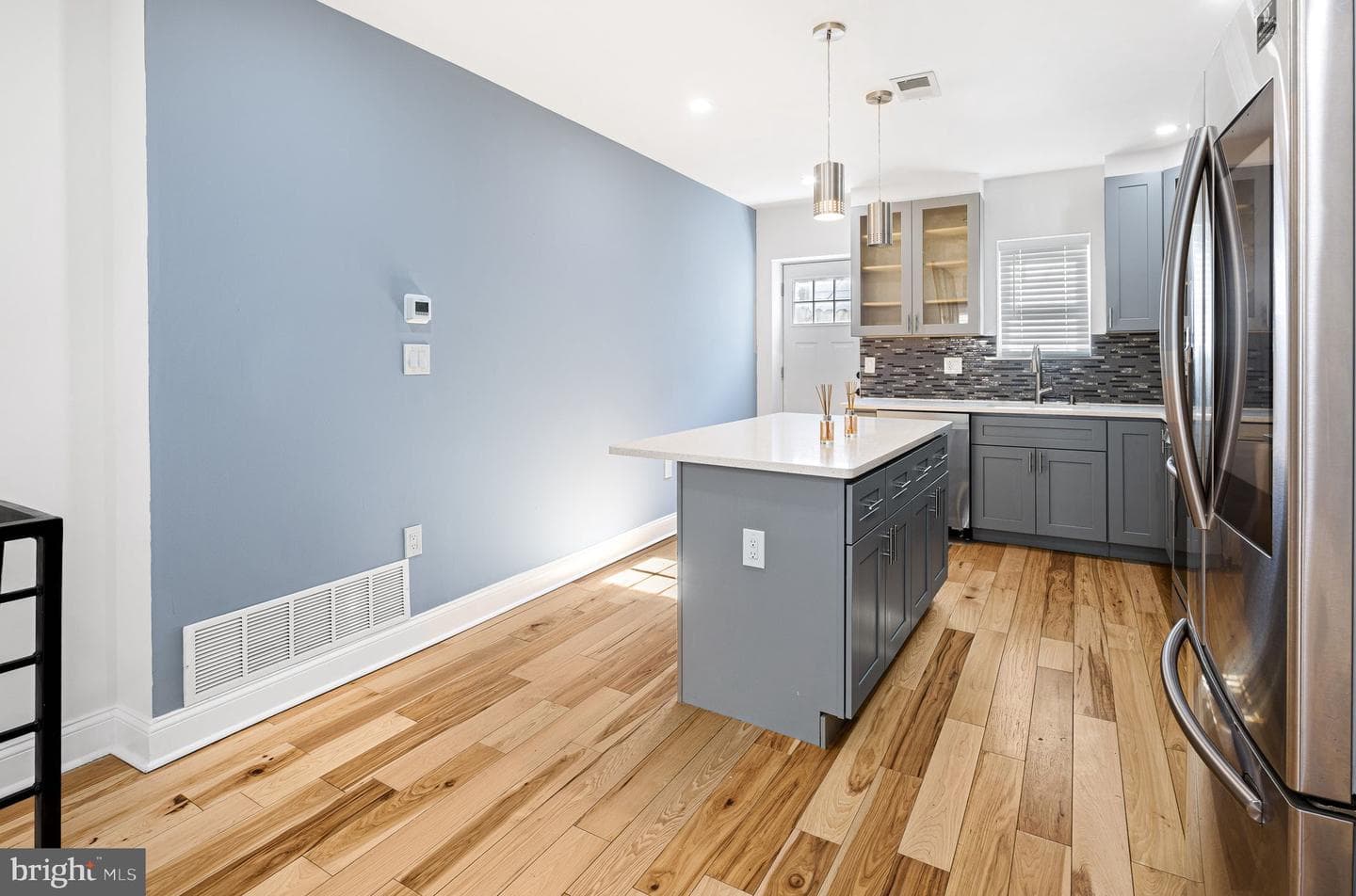 640 Emily Street photo 4