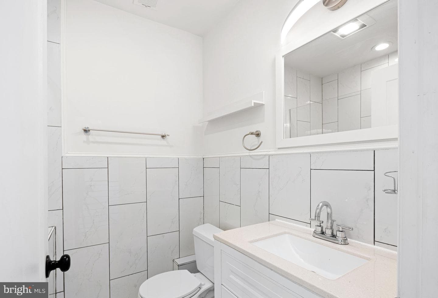 640 Emily Street photo 7