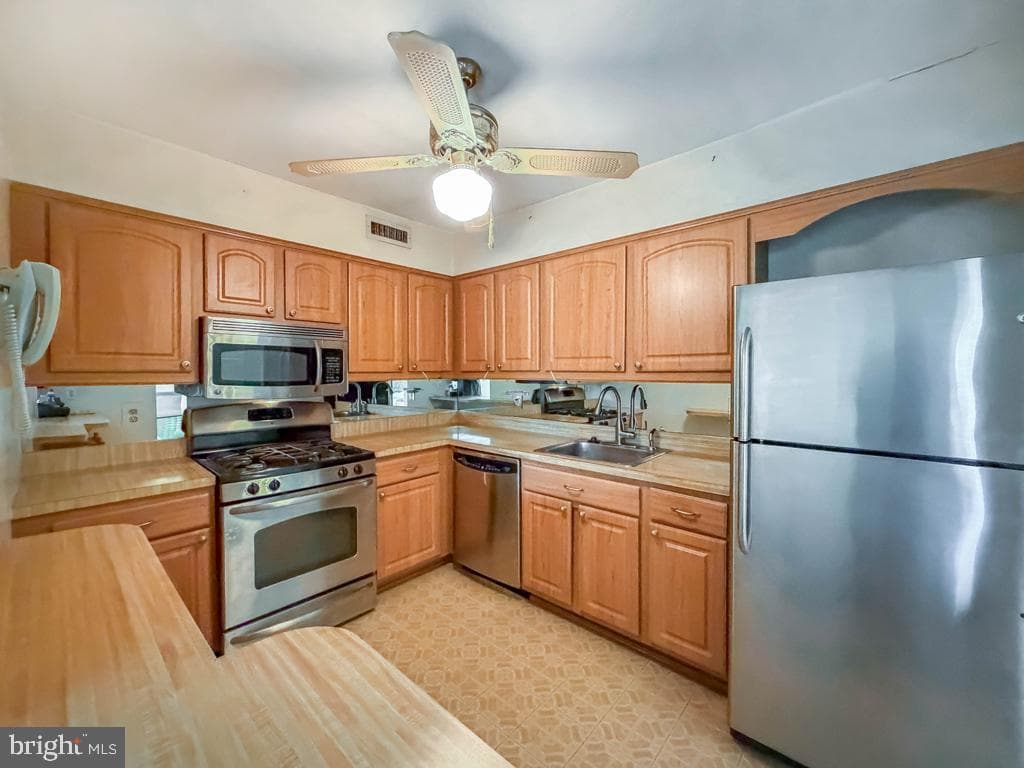 44303 Delaire Landing Road #303 photo 20