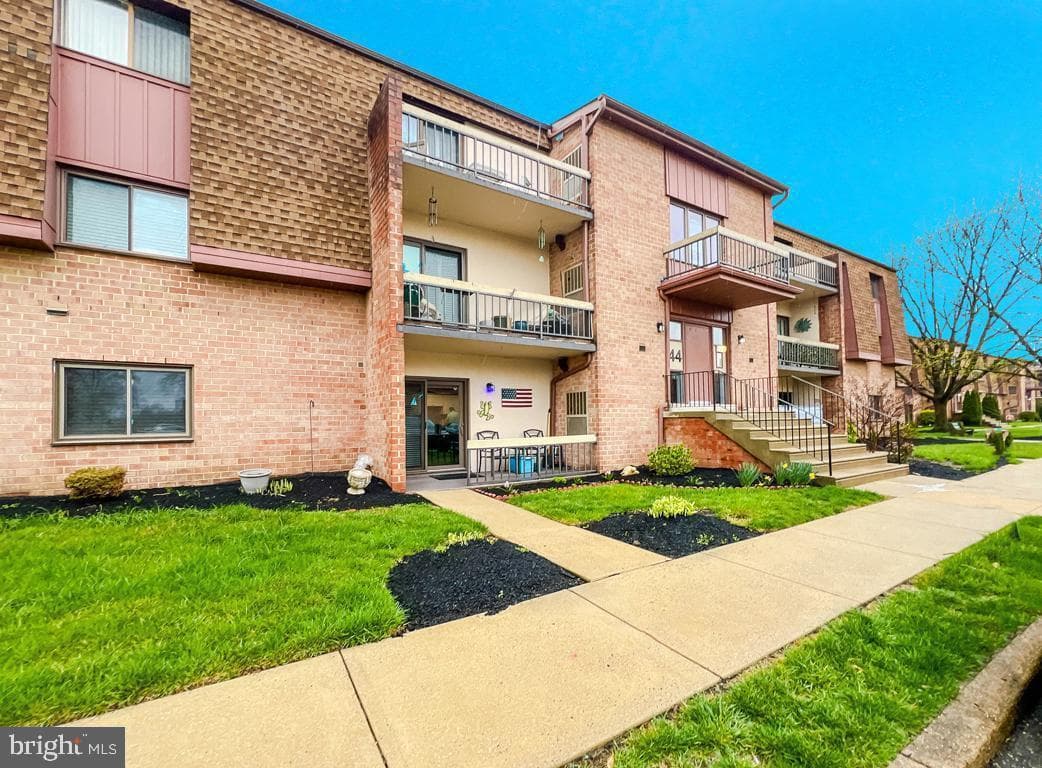 44303 Delaire Landing Road #303 photo 3