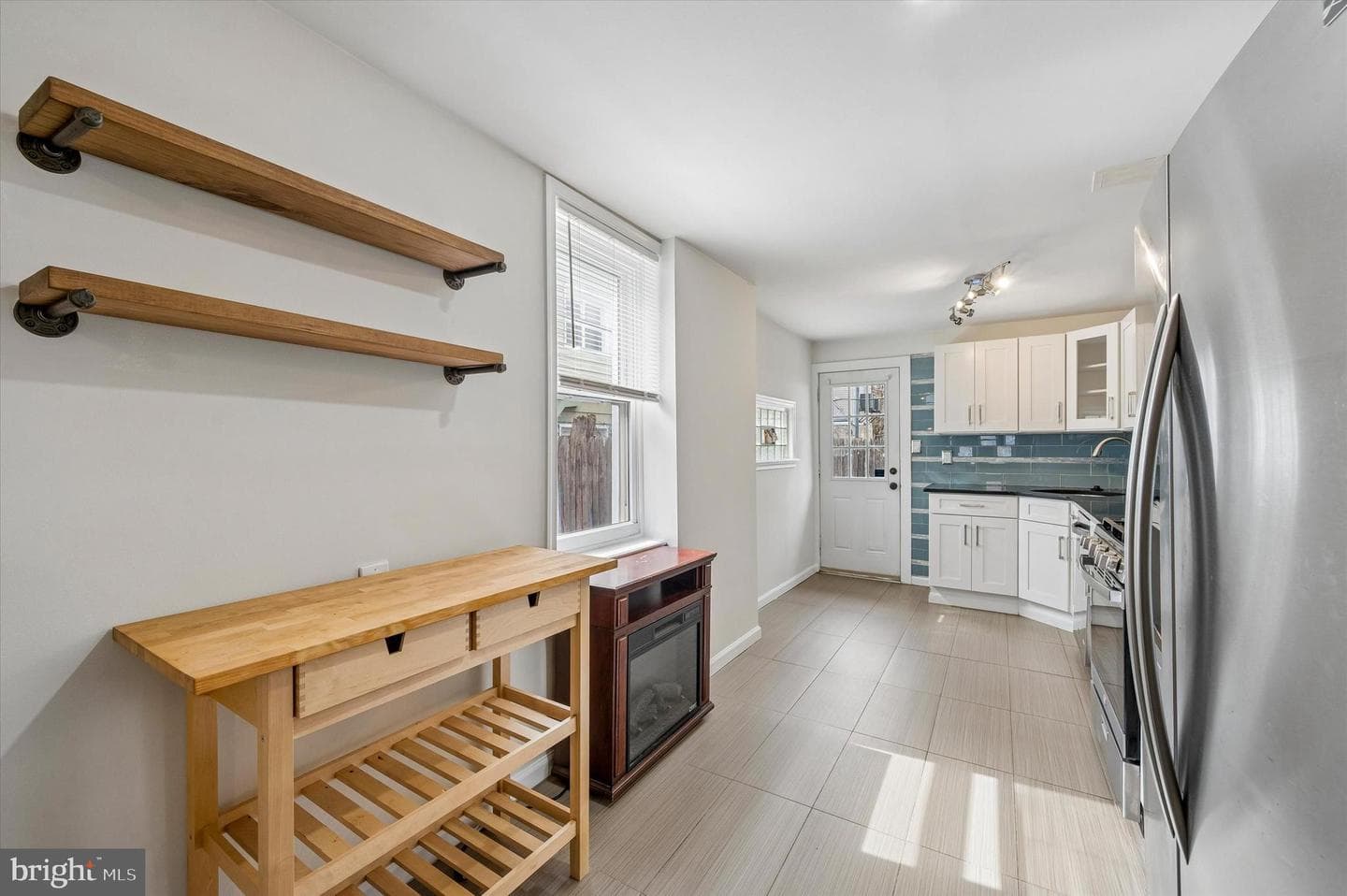 2042 E Huntingdon Street photo 13