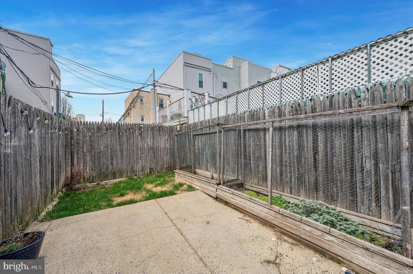 2042 E Huntingdon Street photo 32