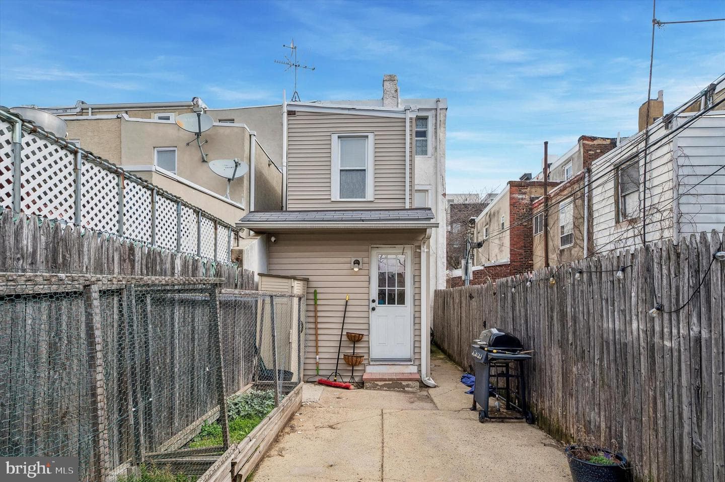 2042 E Huntingdon Street photo 35
