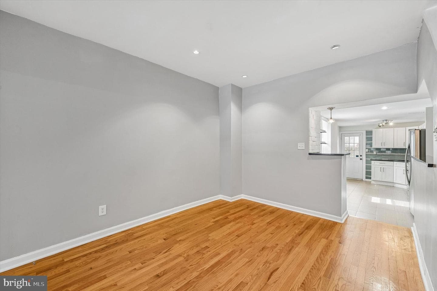 2042 E Huntingdon Street photo 9