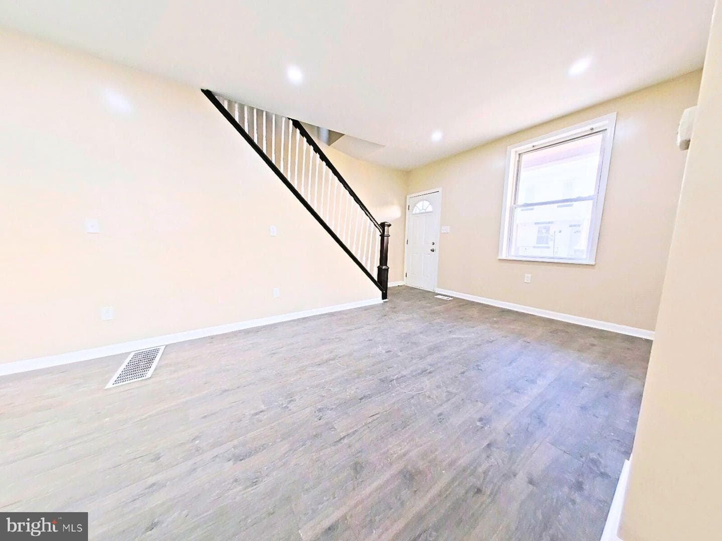 5943 Summer St photo 8