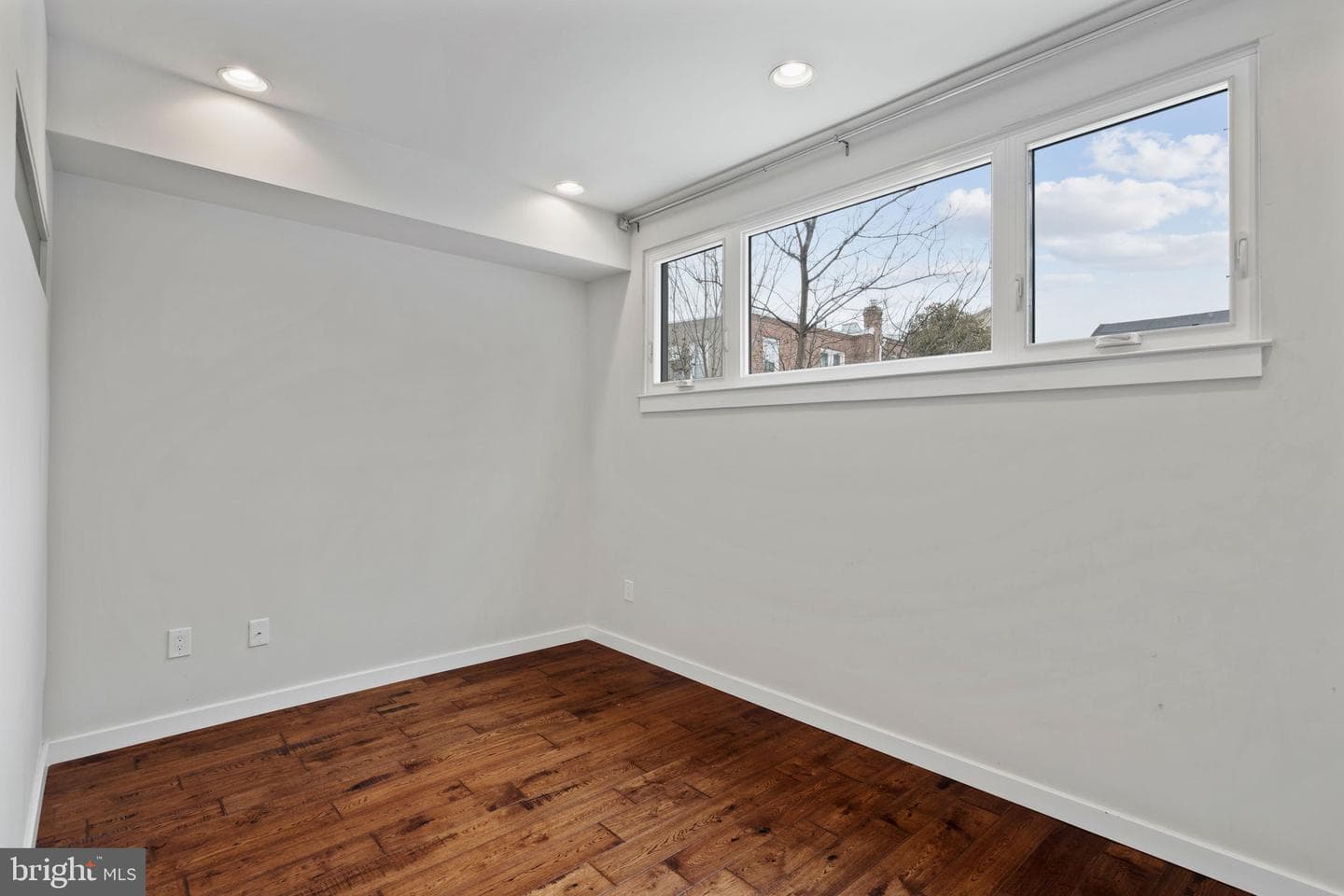 967 N Randolph Street photo 29