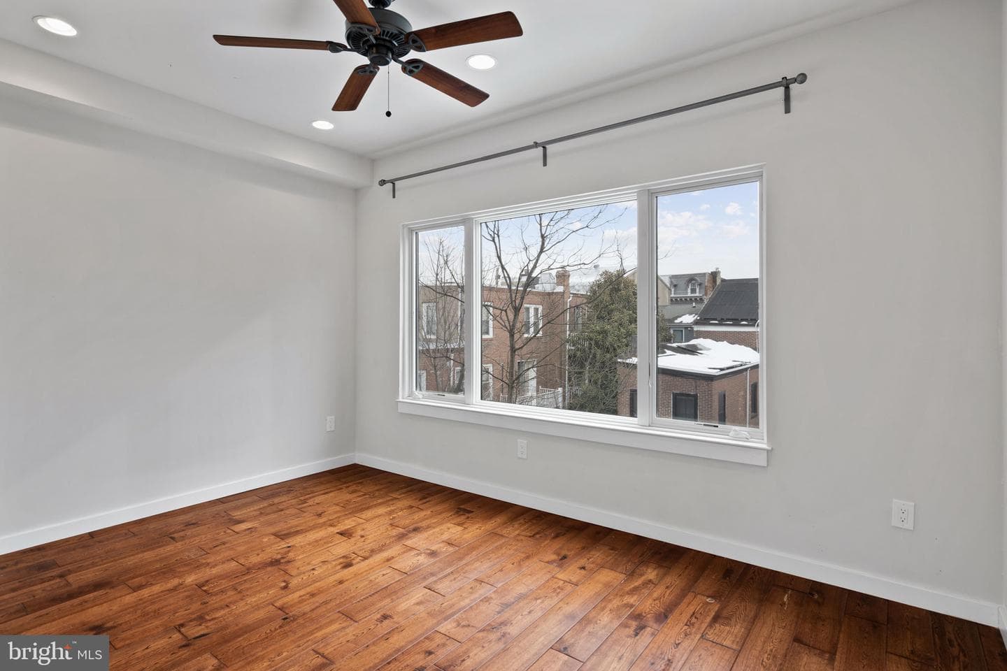 967 N Randolph Street photo 32