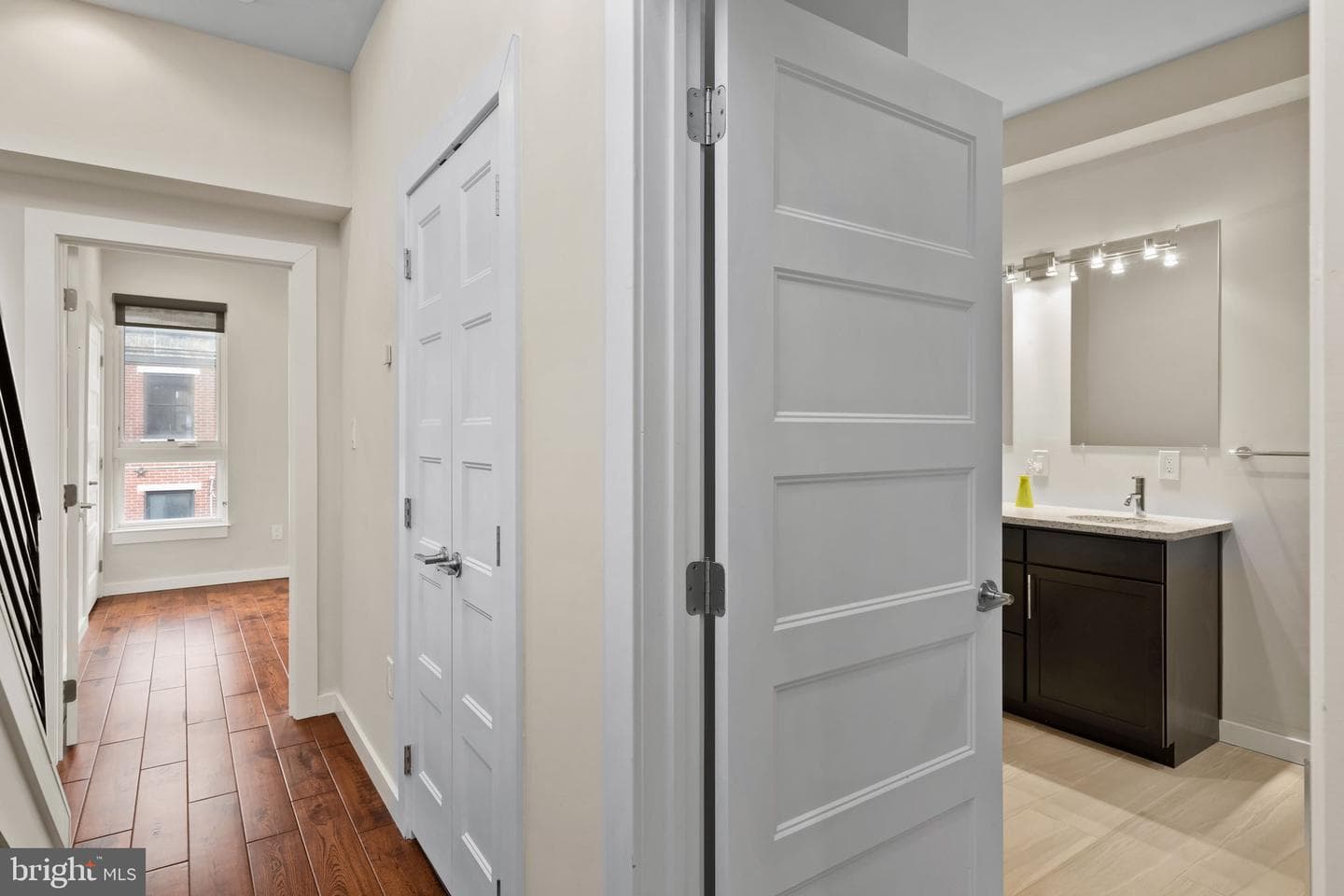 967 N Randolph Street photo 35