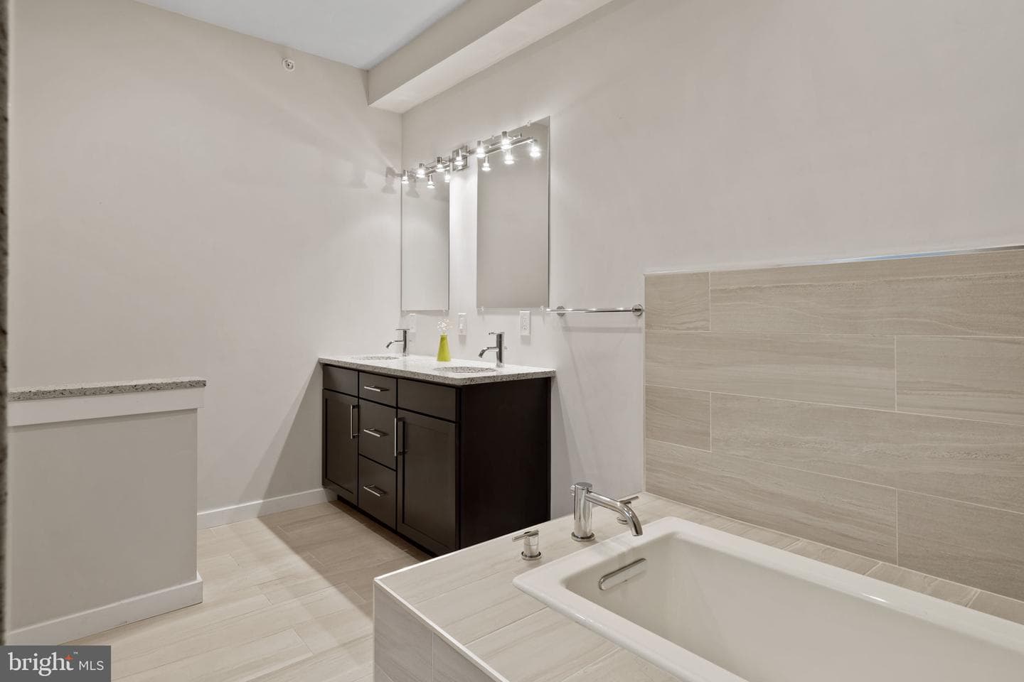 967 N Randolph Street photo 37