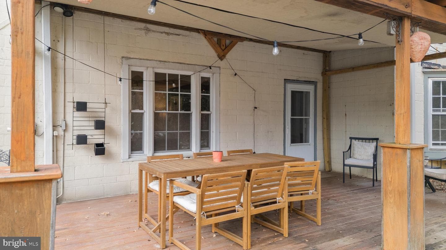 712 Hendren Street photo 23