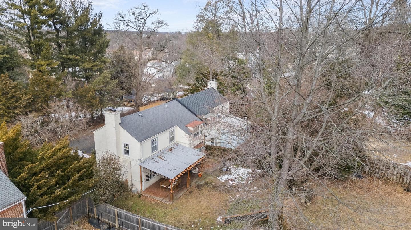 712 Hendren Street photo 24