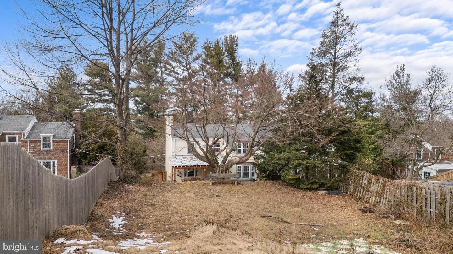 712 Hendren Street photo 25