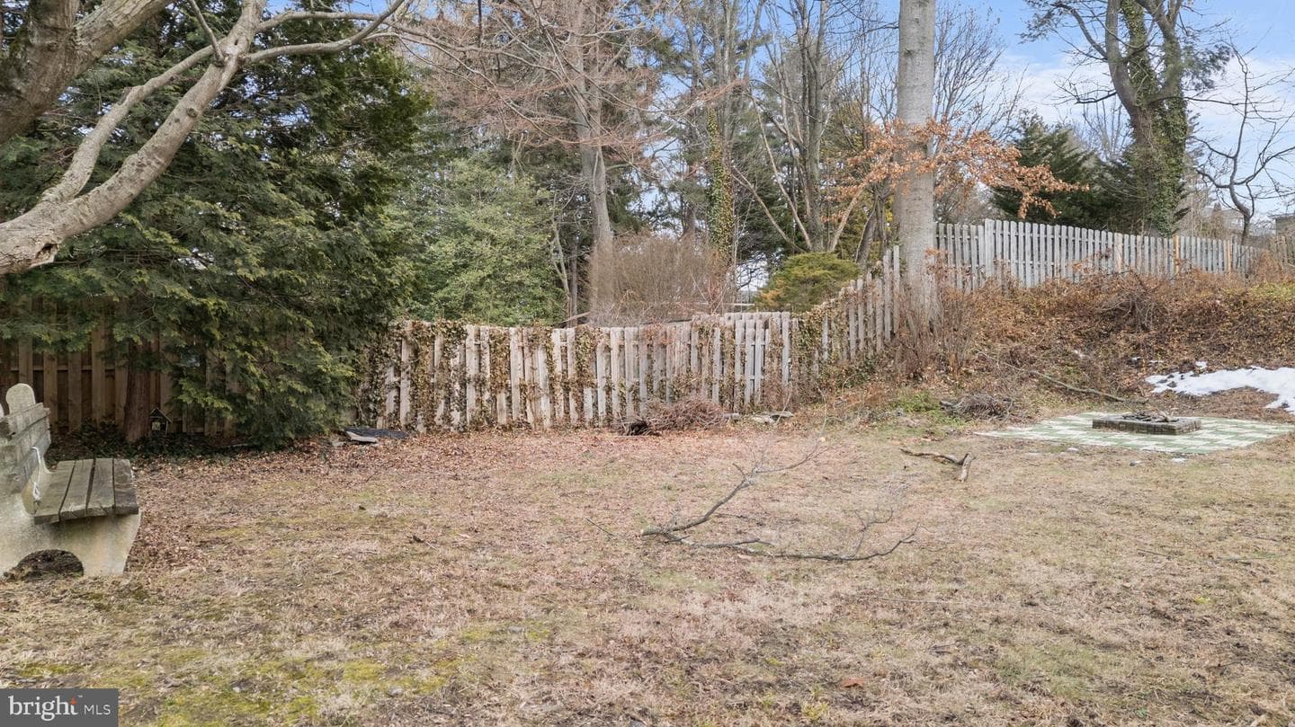712 Hendren Street photo 26