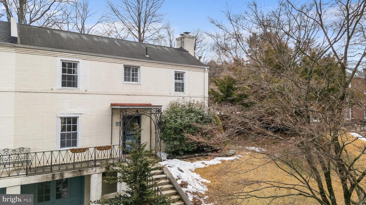 712 Hendren Street photo 3