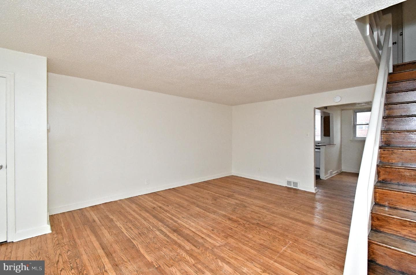 1107 E Sharpnack Street photo 10