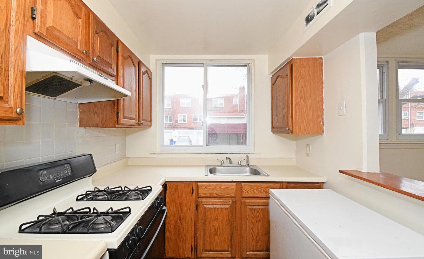 1107 E Sharpnack Street photo 19