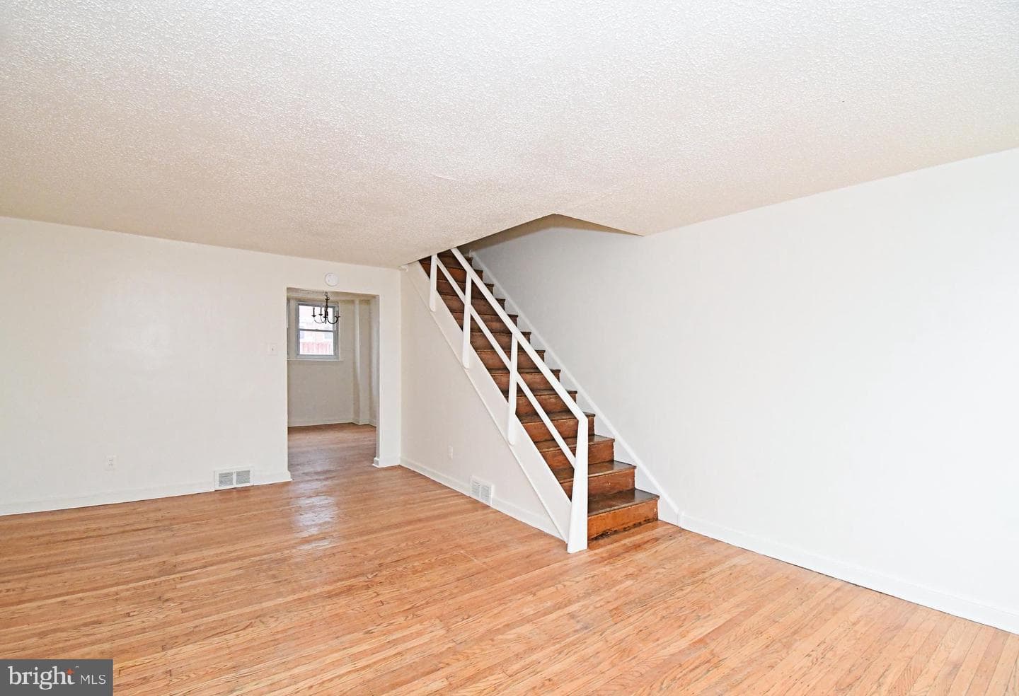 1107 E Sharpnack Street photo 7
