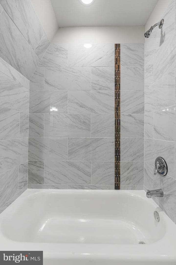 5039 Schuyler Street photo 26