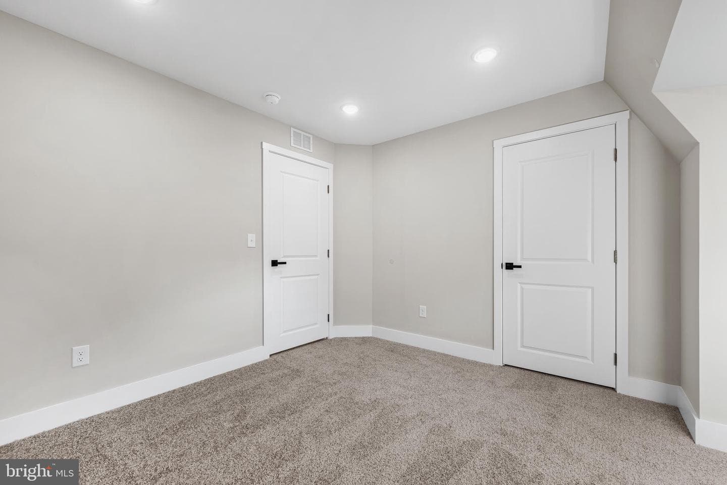 5039 Schuyler Street photo 28
