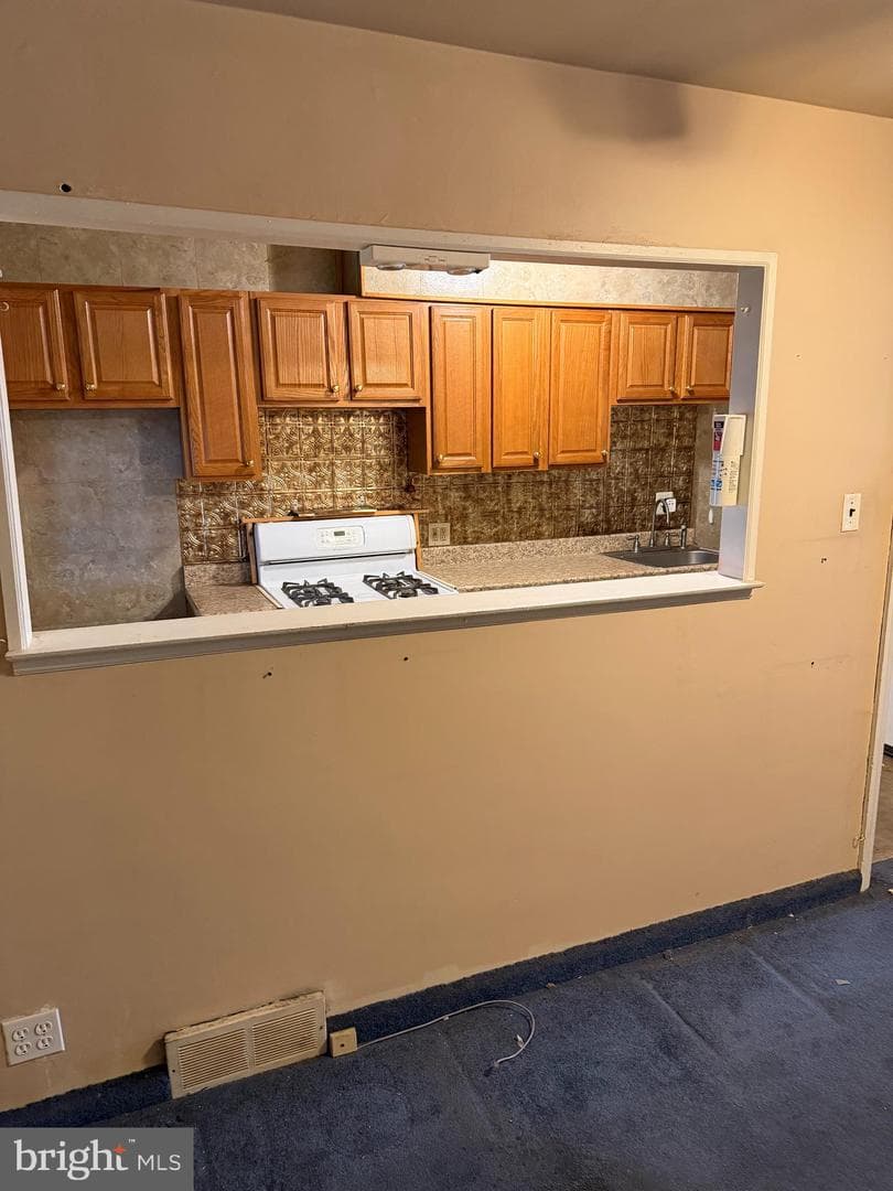 8045 Leon Street photo 8