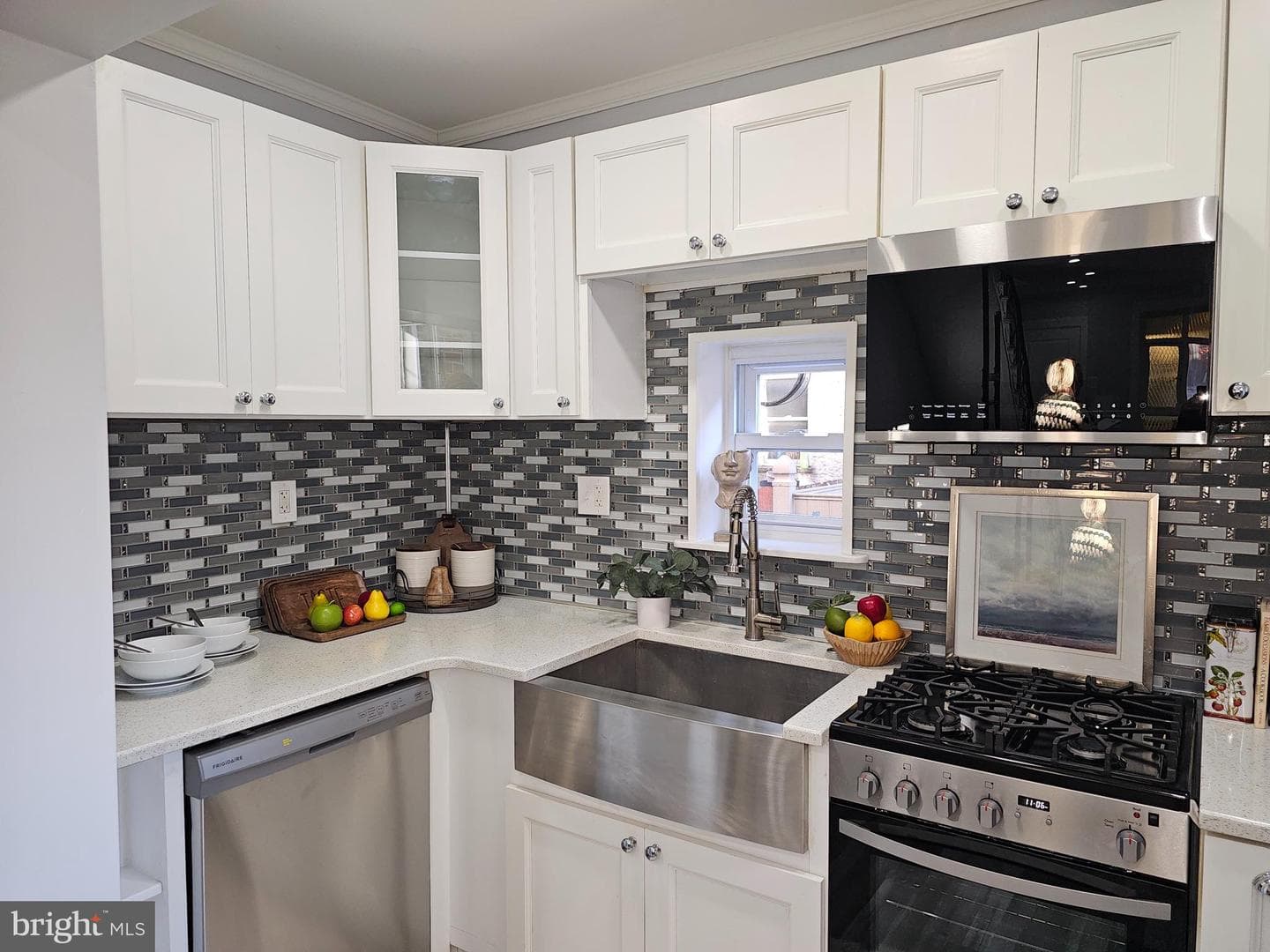 1744 Stocker Street photo 3