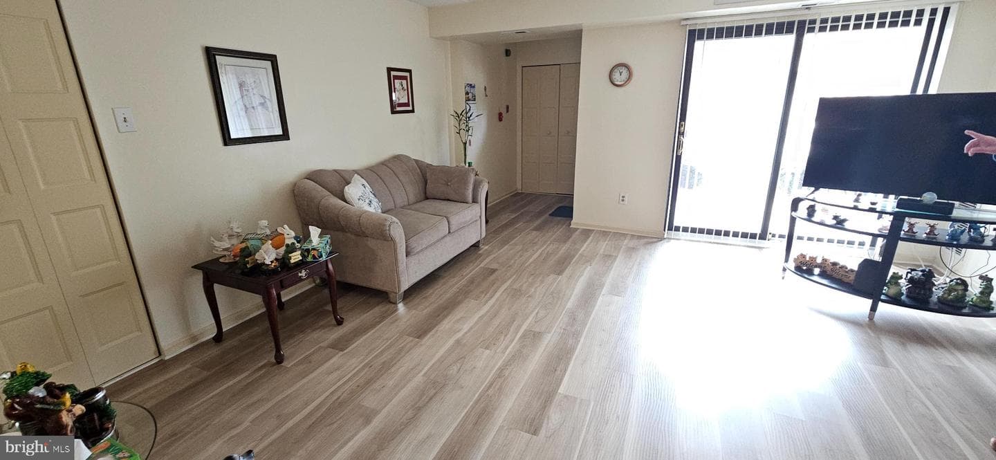 1101 Delaire Landing Road #101 photo 5