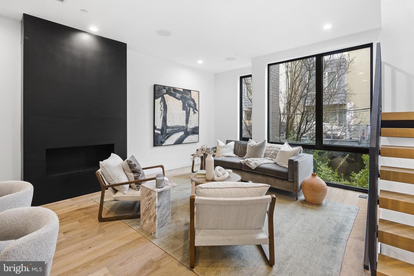 1430 Kenilworth Street photo 2