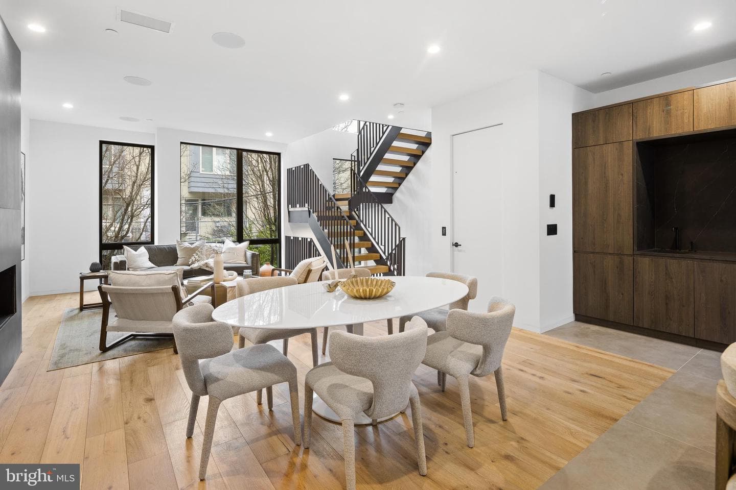 1430 Kenilworth Street photo 3