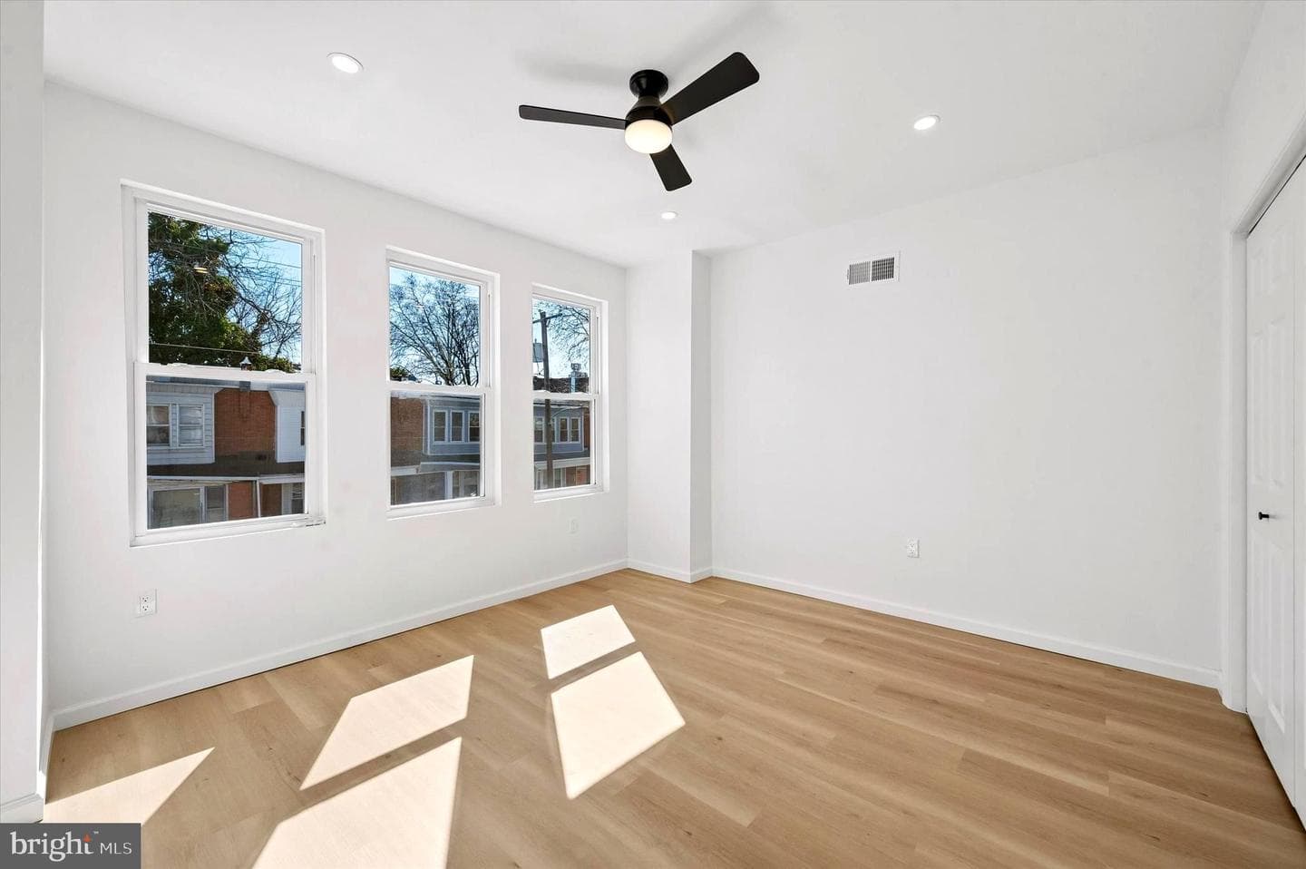 5033 Aspen Street photo 12