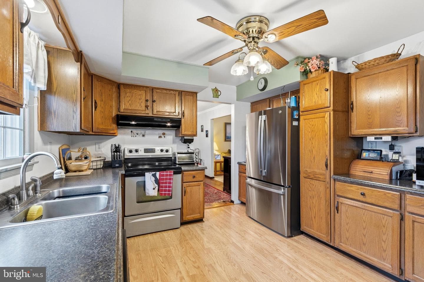 814 Caledonia Street photo 12