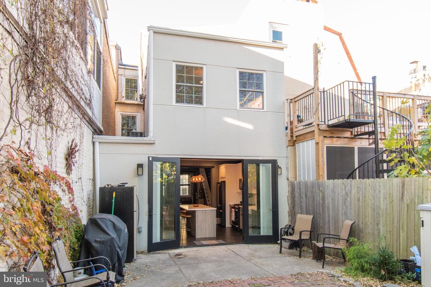 222 Richmond Street photo 33