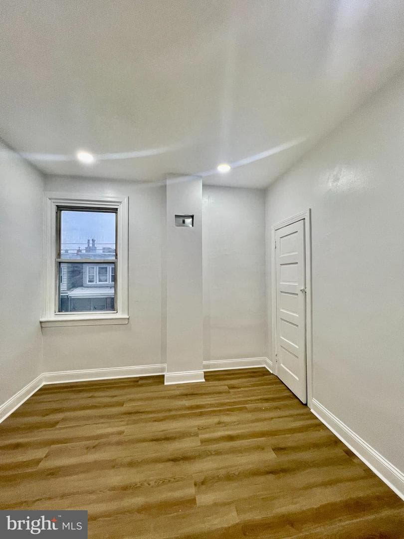 279 W Sheldon Street photo 16