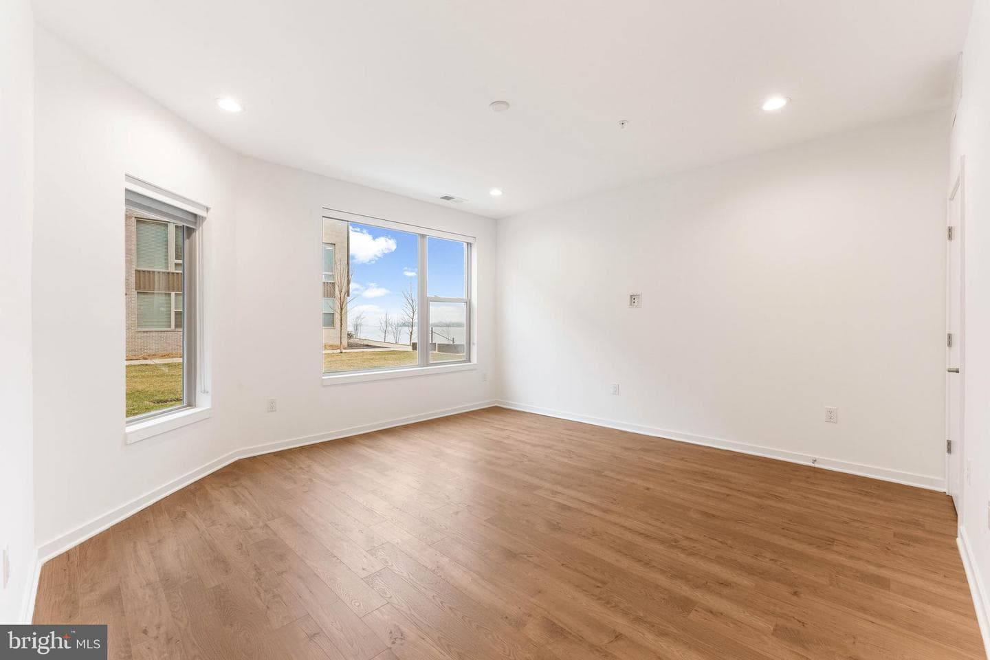 3208 Parkview Walk photo 9